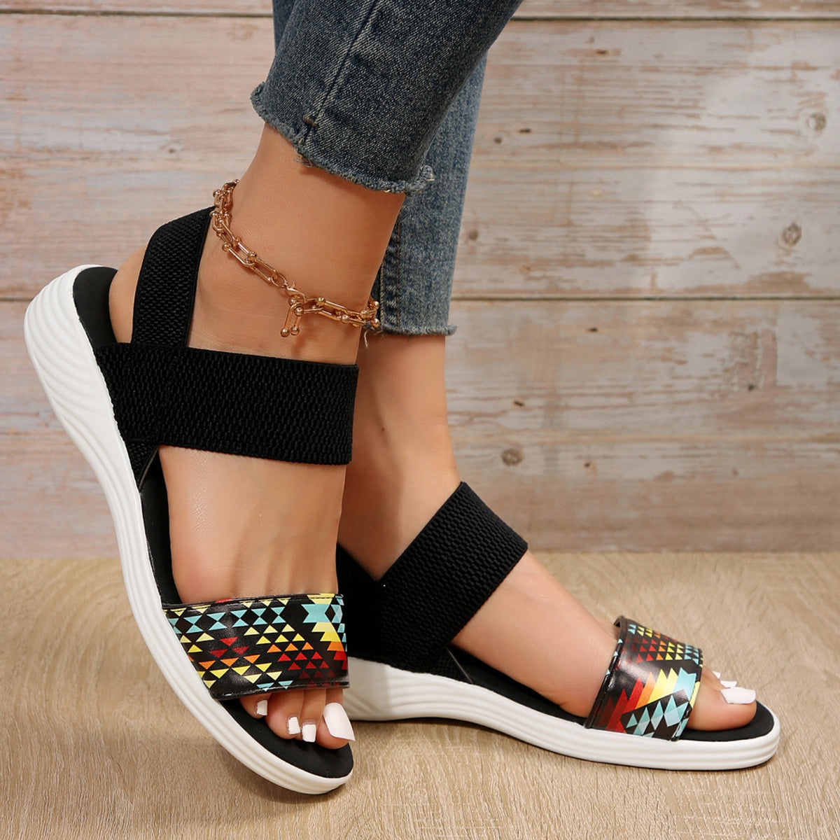 Sandalias de piel con punta abierta y tacón bajo