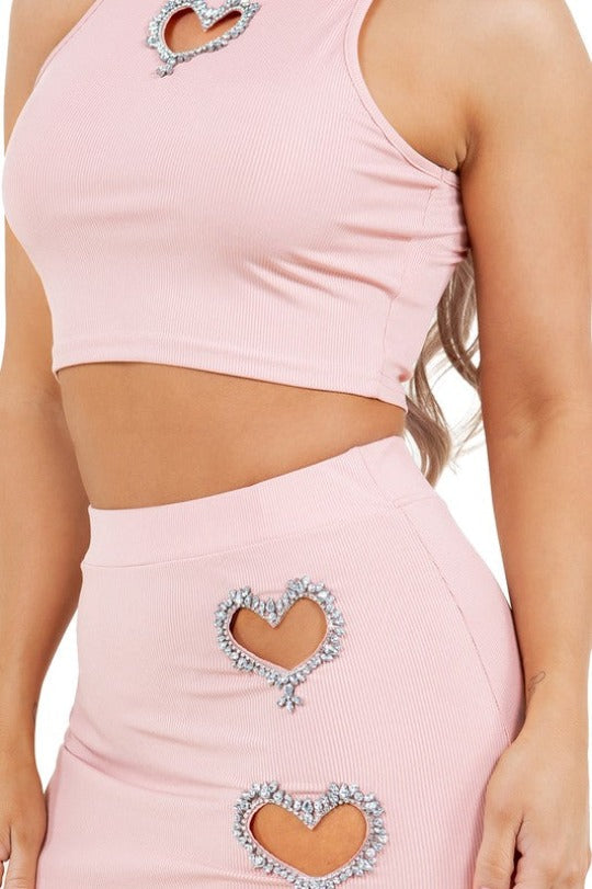 Conjunto de top corto sin mangas con falda y corte en forma de corazón