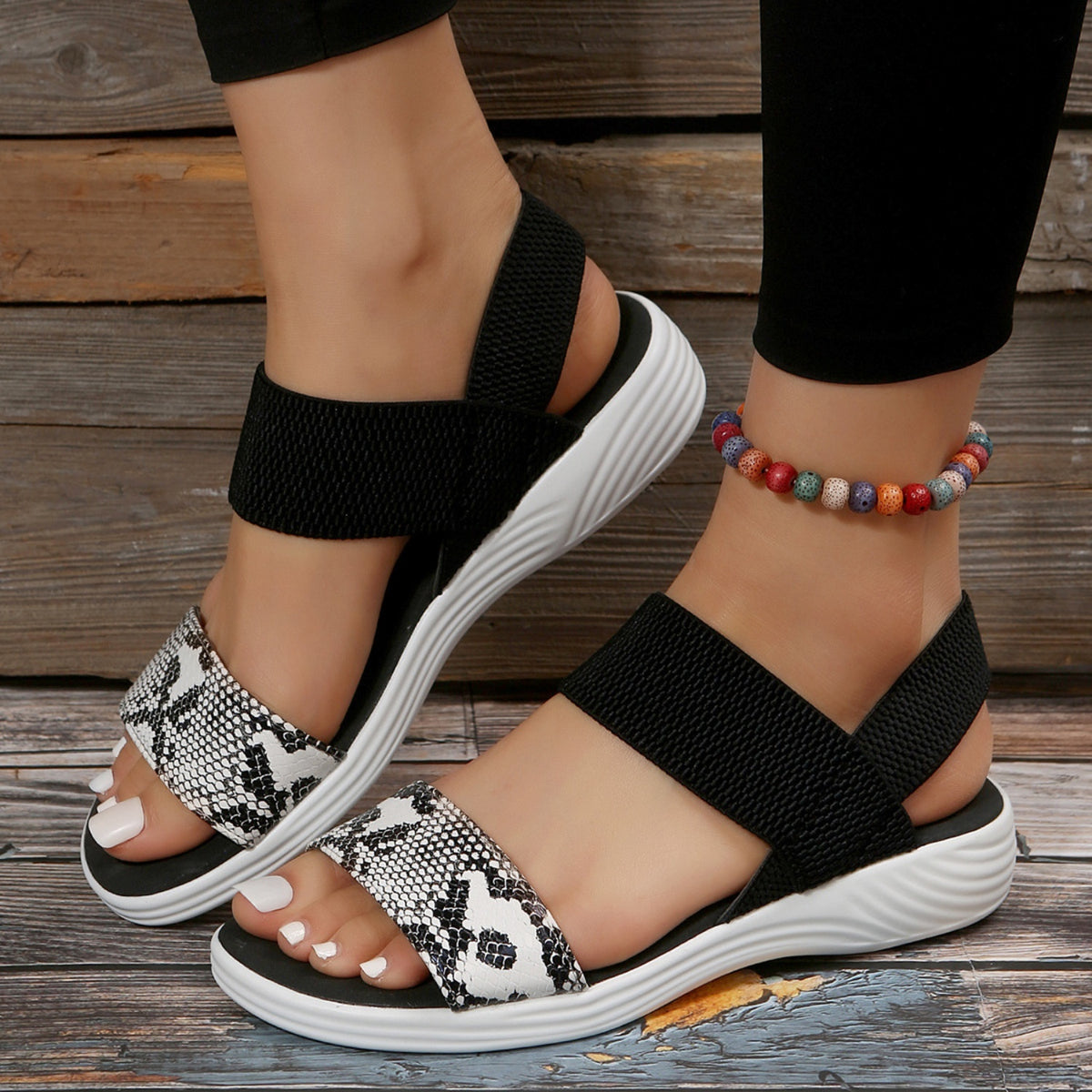 Sandalias de piel con punta abierta y tacón bajo