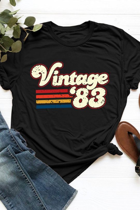 Camiseta gráfica de cuello redondo de 1983