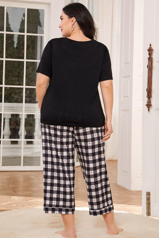 Conjunto de estar por casa con camiseta con cuello en V y pantalones cortos a cuadros