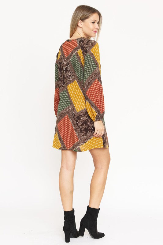 Vestido mini con mangas de obispo y múltiples parches para mujer