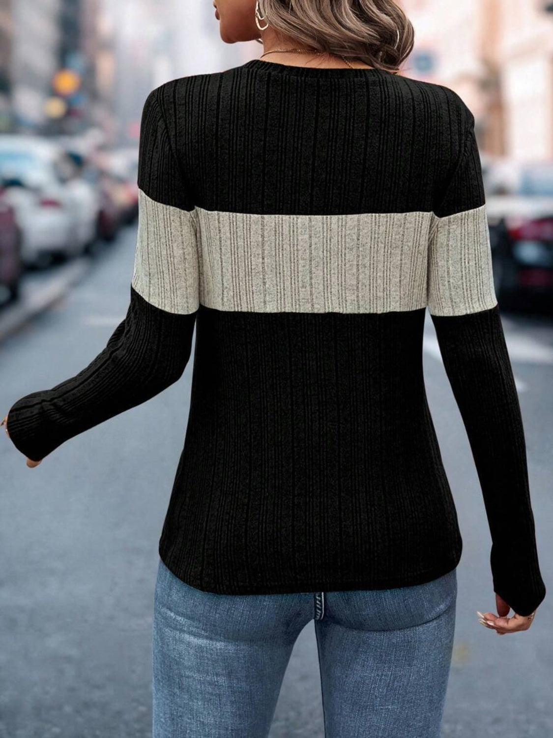 Blusa de manga larga con cuello redondo y bloques de color