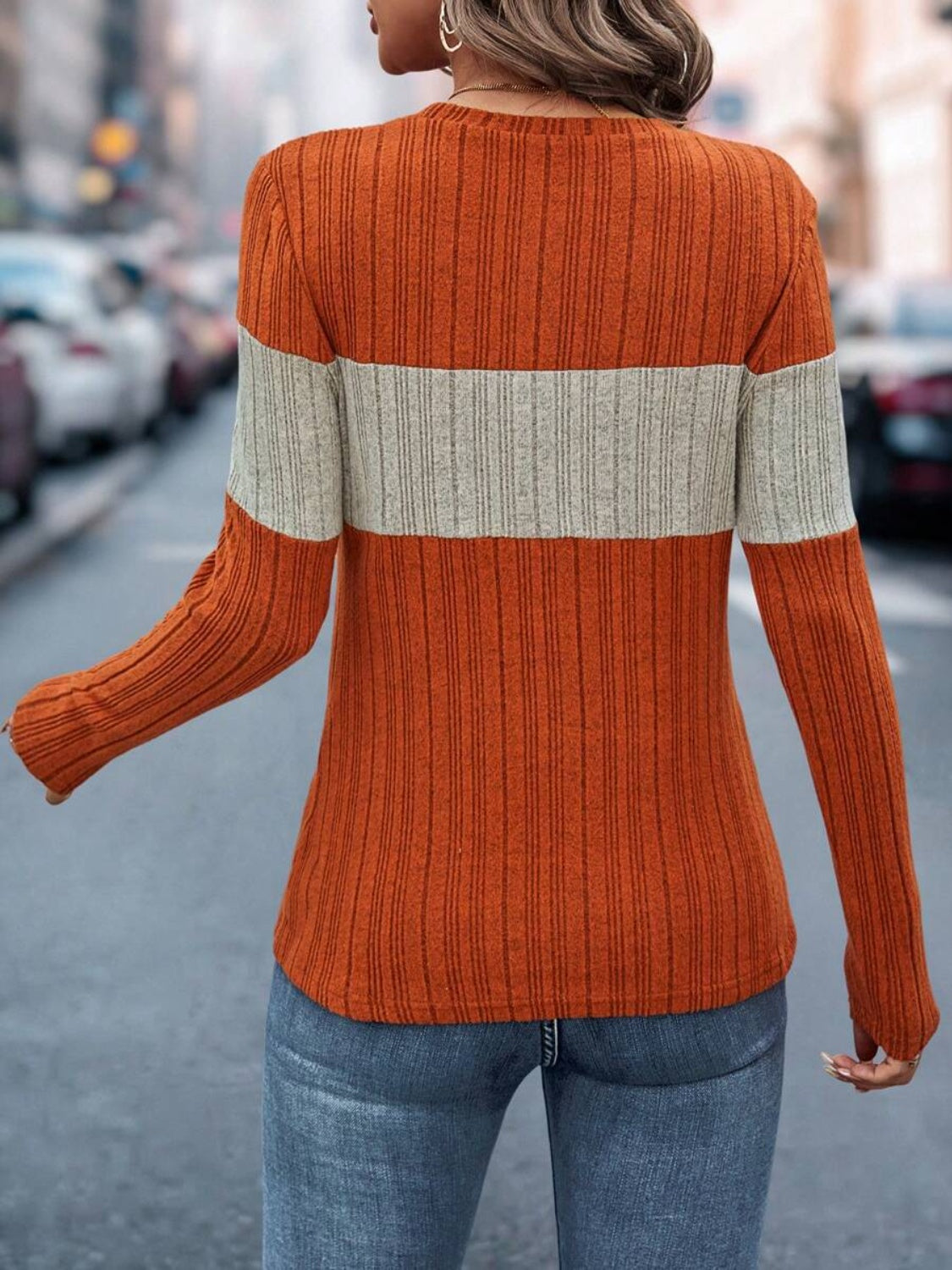 Blusa de manga larga con cuello redondo y bloques de color