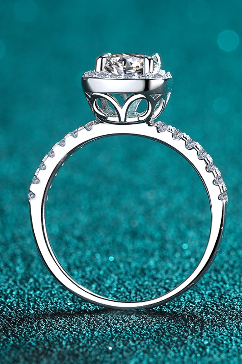 Anillo de moissanita con halo cuadrado de 2 quilates