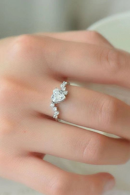 Anillo de diamantes cultivados en laboratorio de 1 quilate con forma de corazón