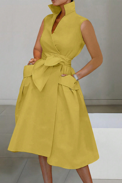 Vestido midi sin mangas con cintura anudada y bolsillos