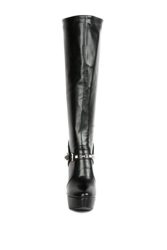 Botas de tacón de aguja con tachuelas plateadas de Nephele