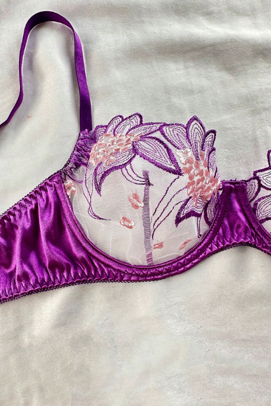 Charming Midnight Bloom Lace Lingerie Set