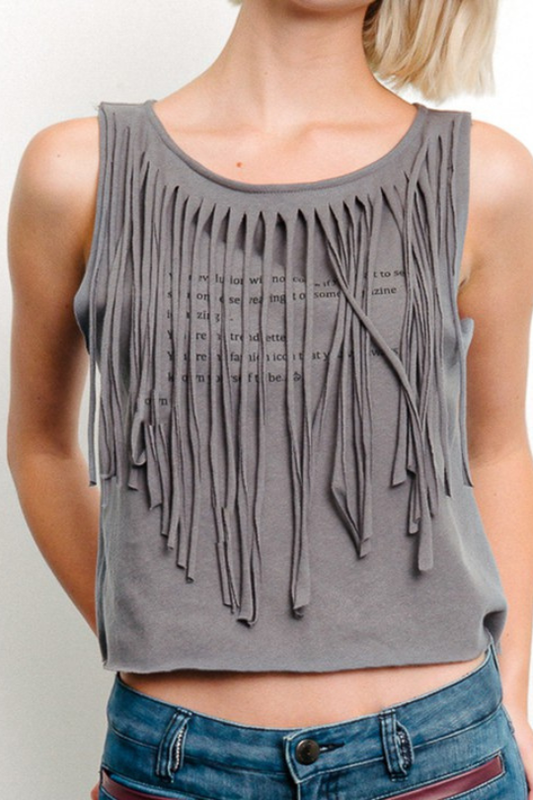 Camiseta estampada con flecos de algodón reciclado prelavada