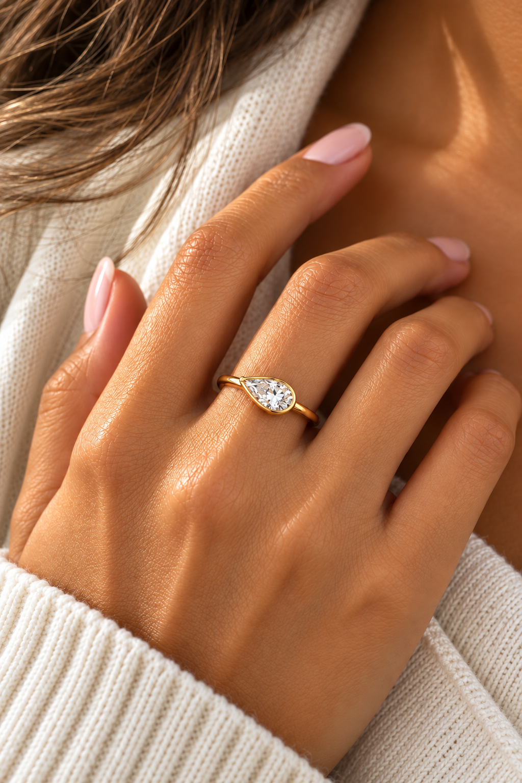 Women’s Side Glance Pear Cut Ring