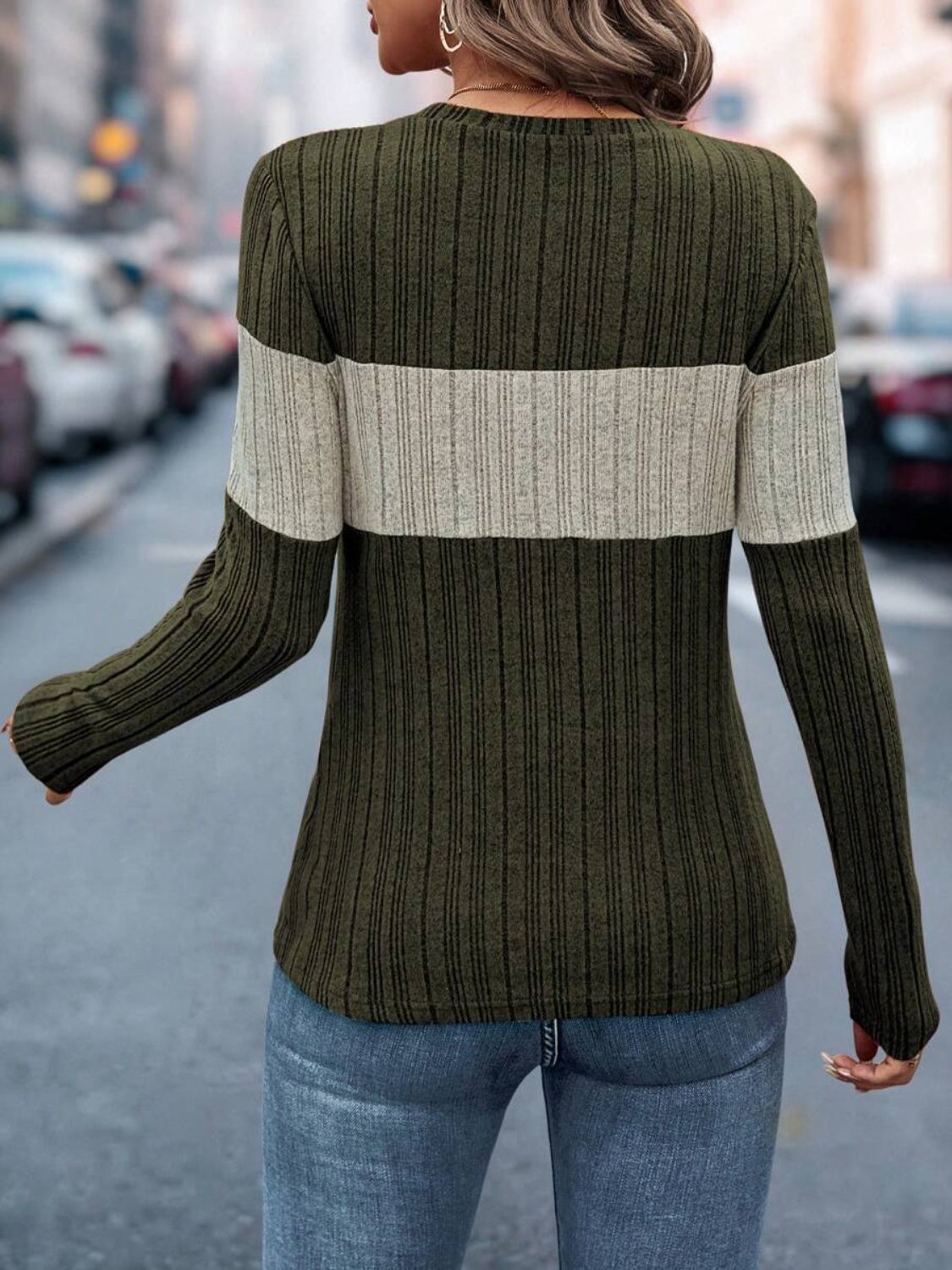Blusa de manga larga con cuello redondo y bloques de color
