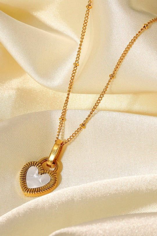 Contrast Detail Heart Pendant Necklace