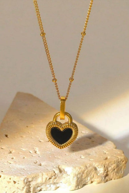 Contrast Detail Heart Pendant Necklace